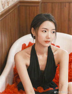 《欲望列车下载-男生捏女生小兔兔什么感觉》