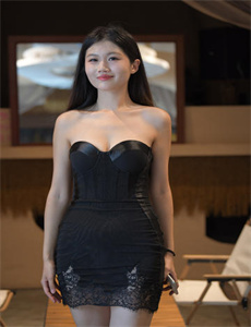 《欧美大BB兽交高清巨乳-海航机长》